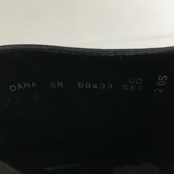 Apostrophe Dana Block Heel Leather Bootie in Black - Picture 8 of 9